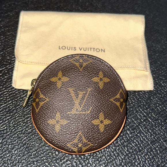 100% Authentic Louis Vuitton Round Coin Pouch - Picture 1 of 5
